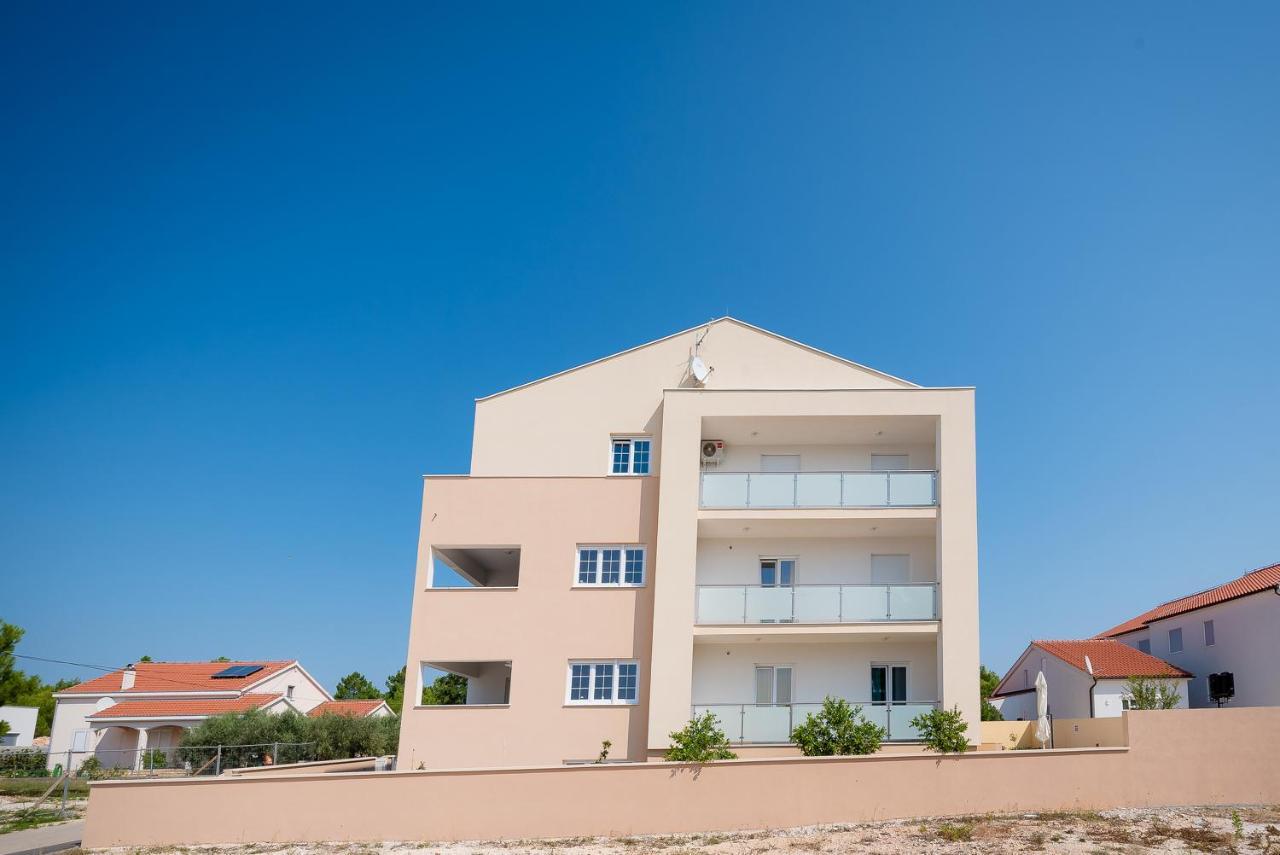 Apartments Sandrina ヴーシ エクステリア 写真