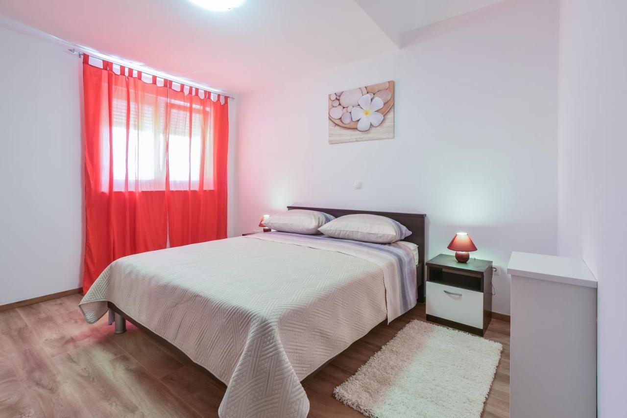 Apartments Sandrina ヴーシ エクステリア 写真