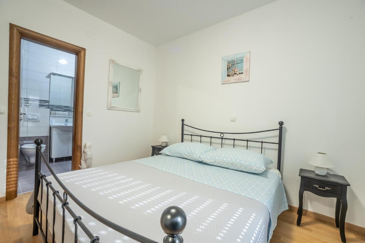 Apartments Sandrina ヴーシ エクステリア 写真