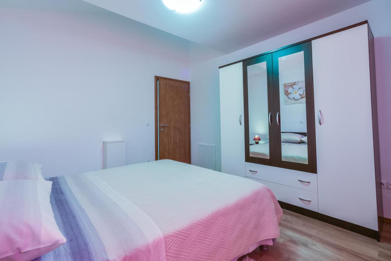 Apartments Sandrina ヴーシ エクステリア 写真