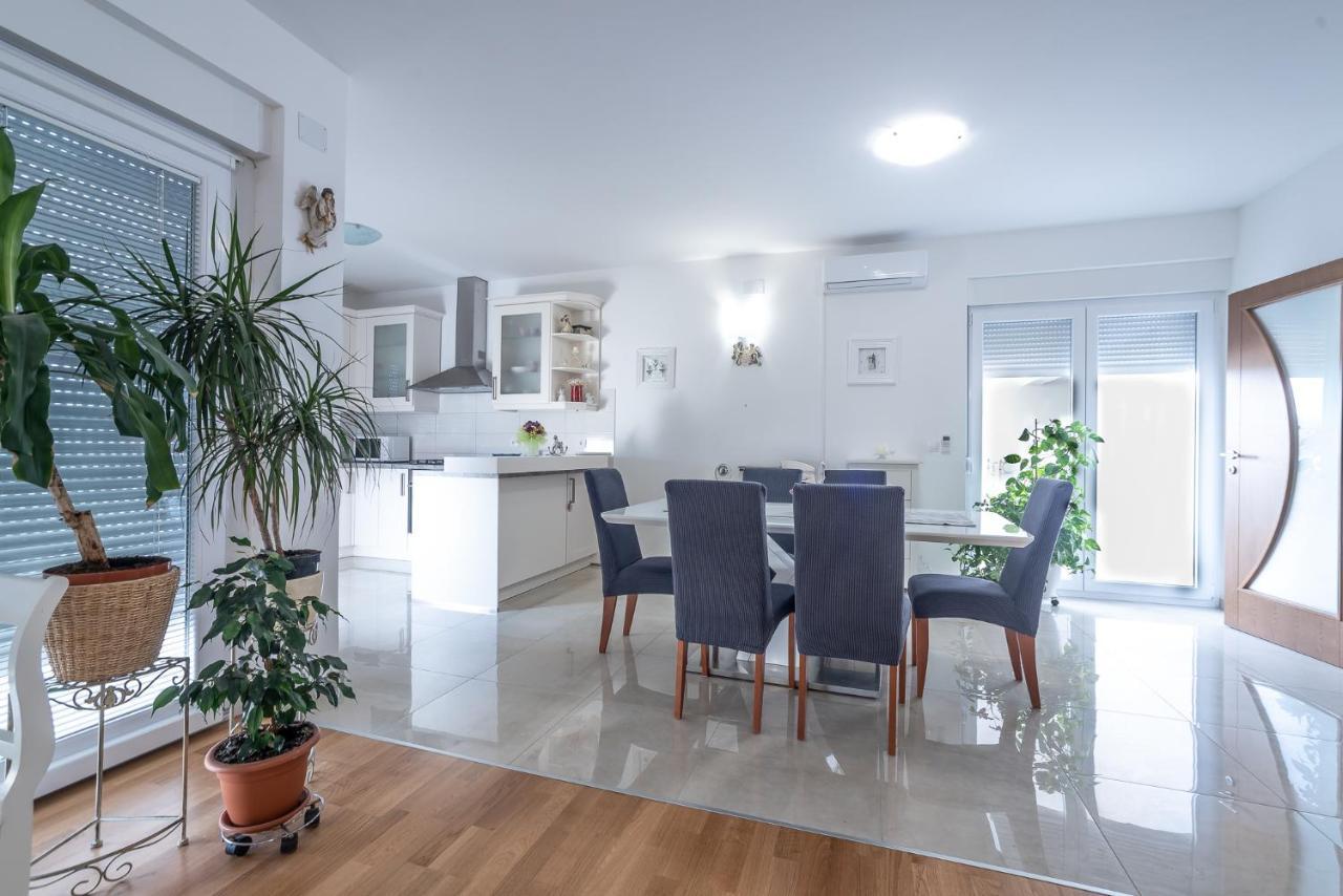 Apartments Sandrina ヴーシ エクステリア 写真