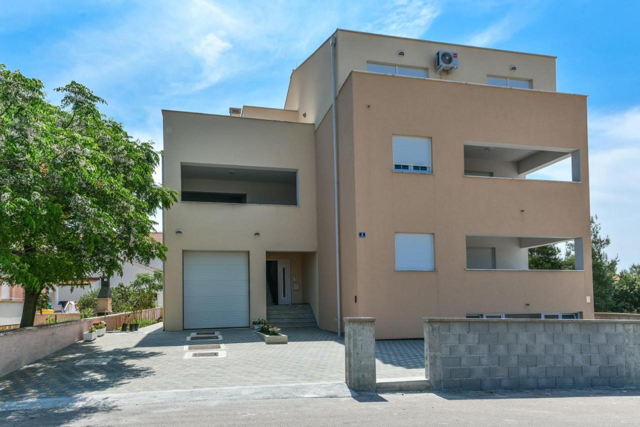 Apartments Sandrina ヴーシ エクステリア 写真