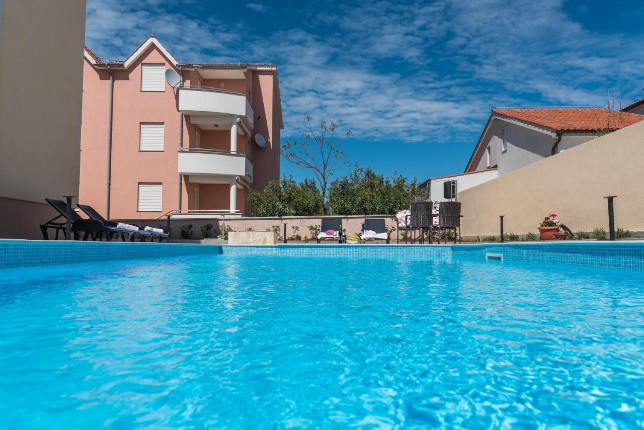 Apartments Sandrina ヴーシ エクステリア 写真