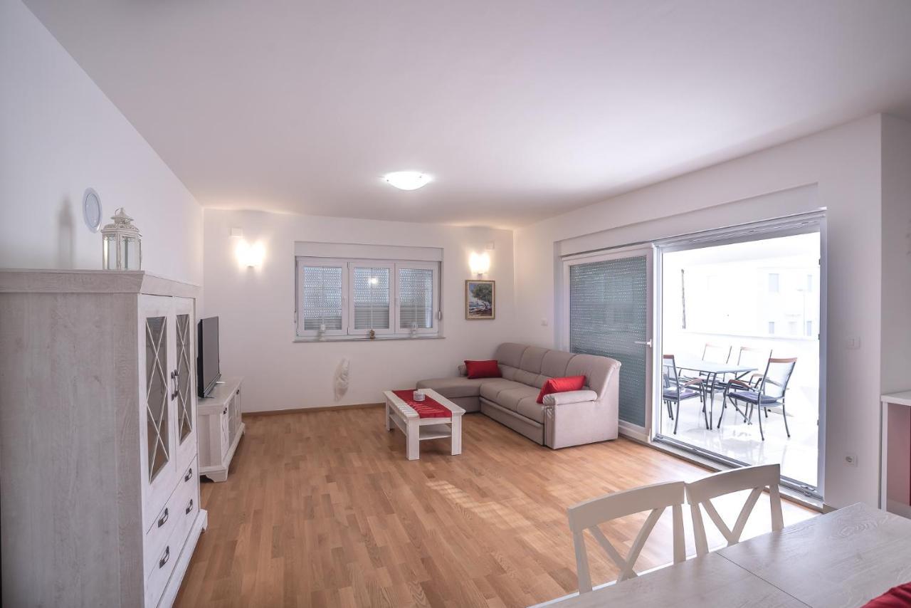 Apartments Sandrina ヴーシ エクステリア 写真