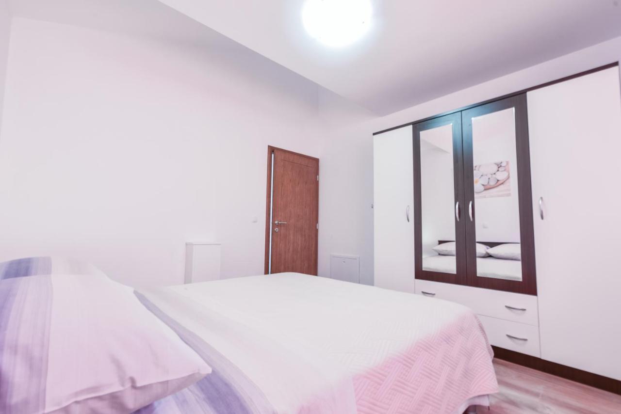 Apartments Sandrina ヴーシ エクステリア 写真