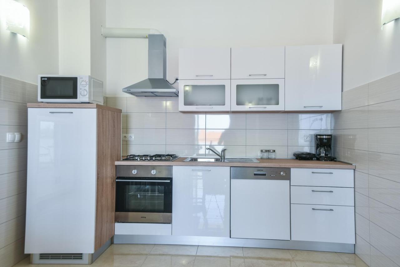 Apartments Sandrina ヴーシ エクステリア 写真