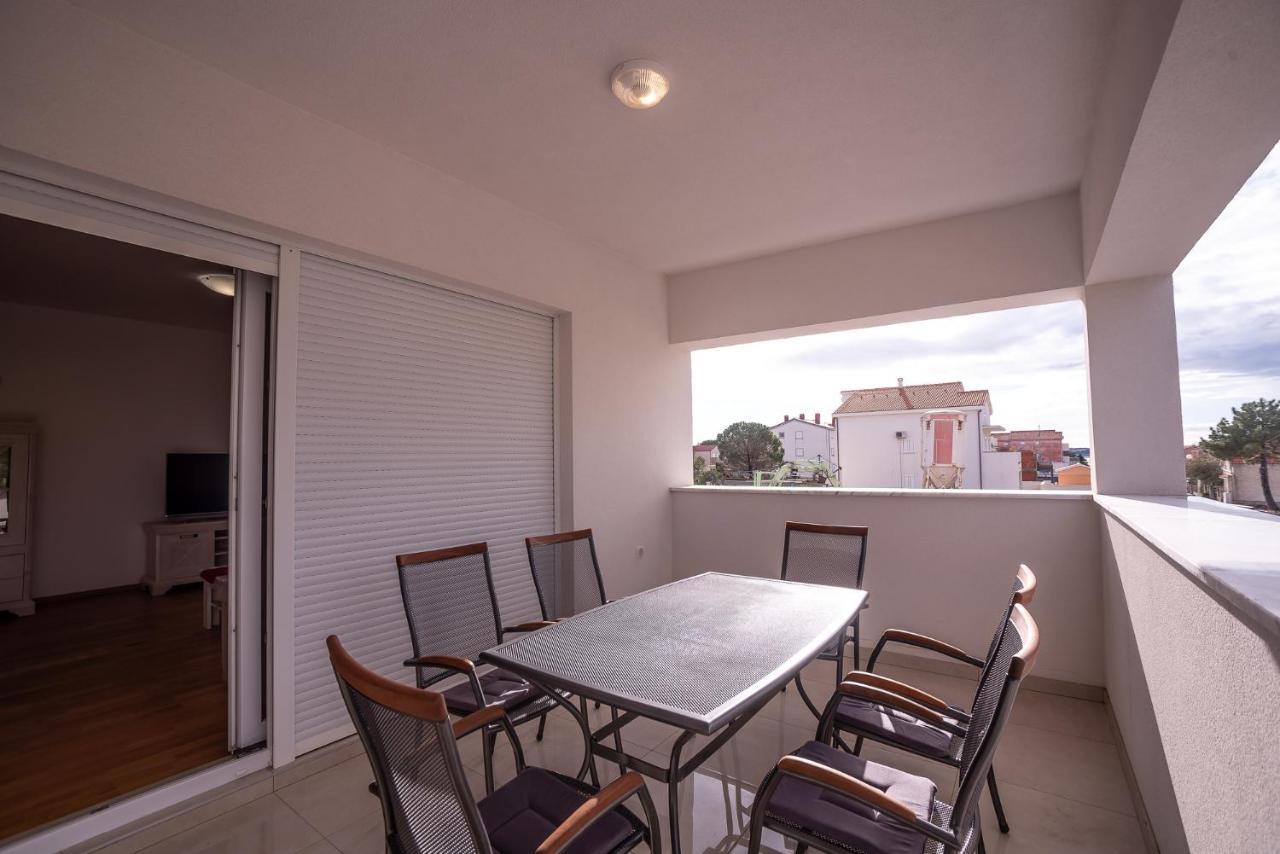 Apartments Sandrina ヴーシ エクステリア 写真