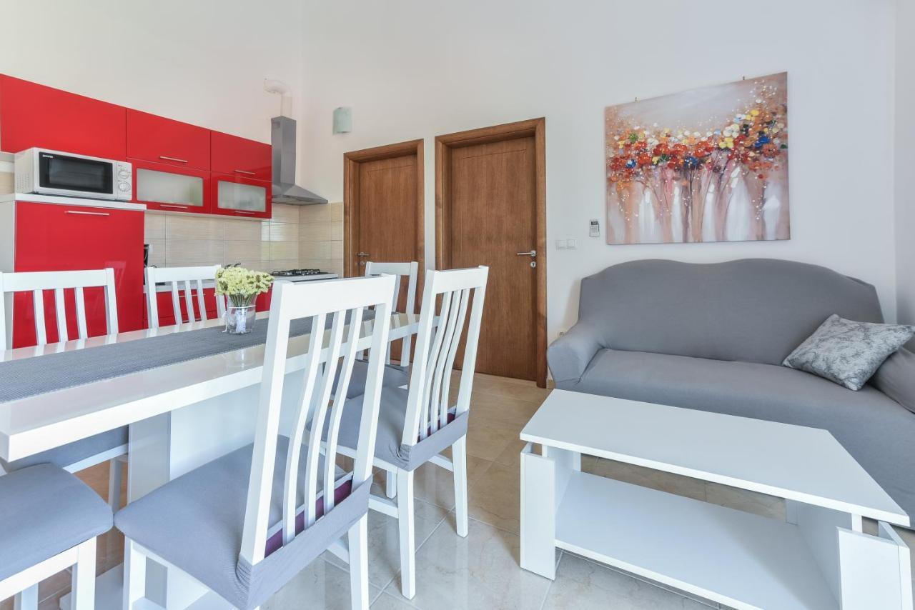 Apartments Sandrina ヴーシ エクステリア 写真