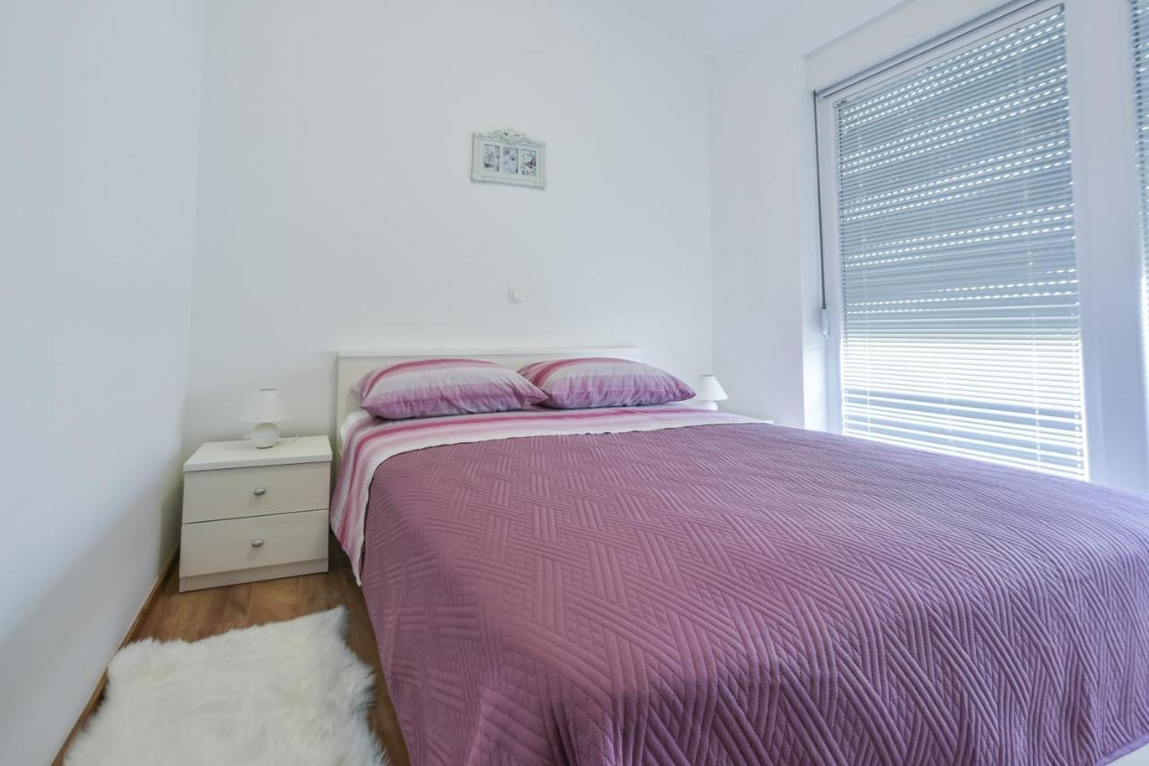 Apartments Sandrina ヴーシ エクステリア 写真