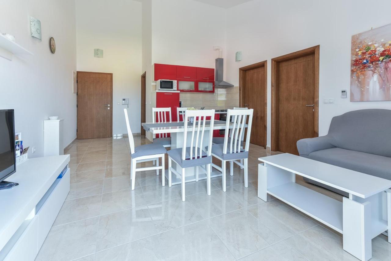 Apartments Sandrina ヴーシ エクステリア 写真