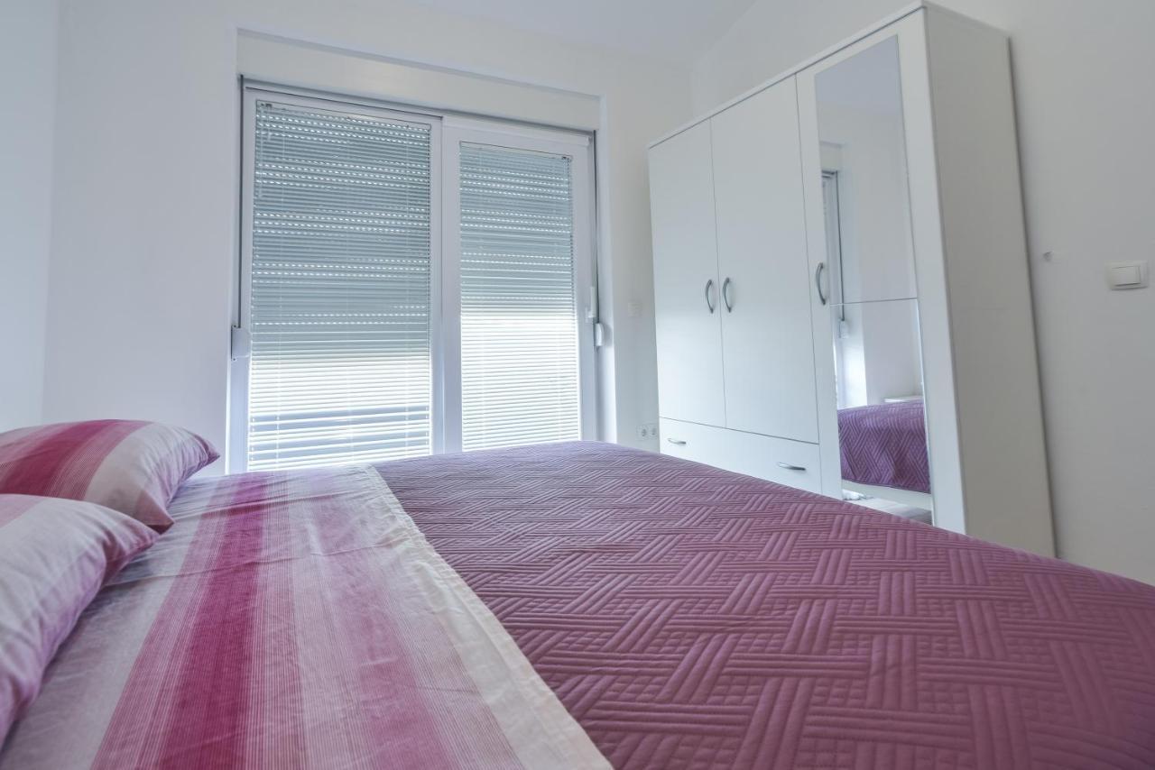 Apartments Sandrina ヴーシ エクステリア 写真