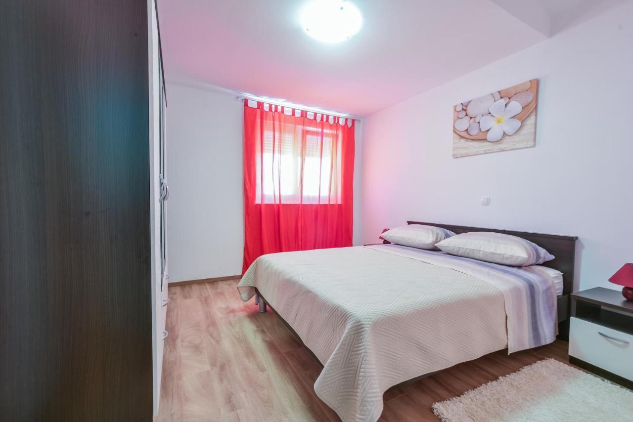 Apartments Sandrina ヴーシ エクステリア 写真