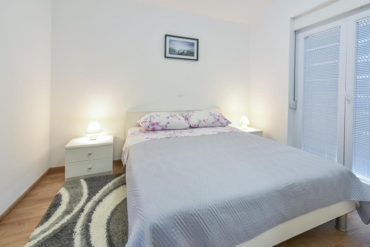 Apartments Sandrina ヴーシ エクステリア 写真