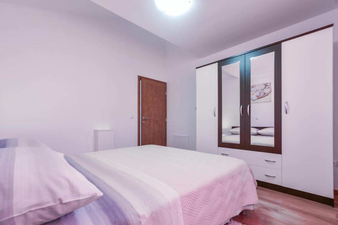 Apartments Sandrina ヴーシ エクステリア 写真