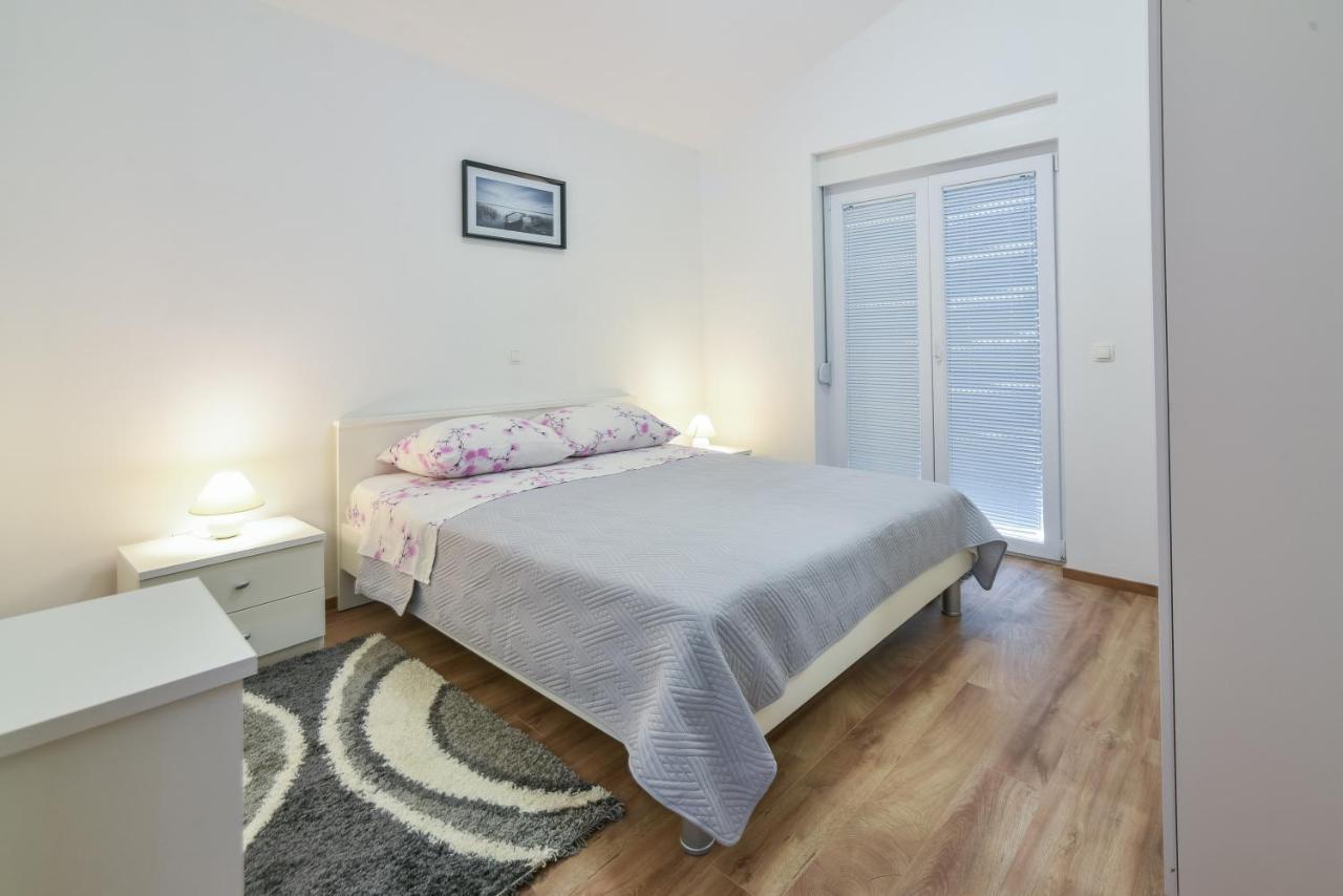 Apartments Sandrina ヴーシ エクステリア 写真